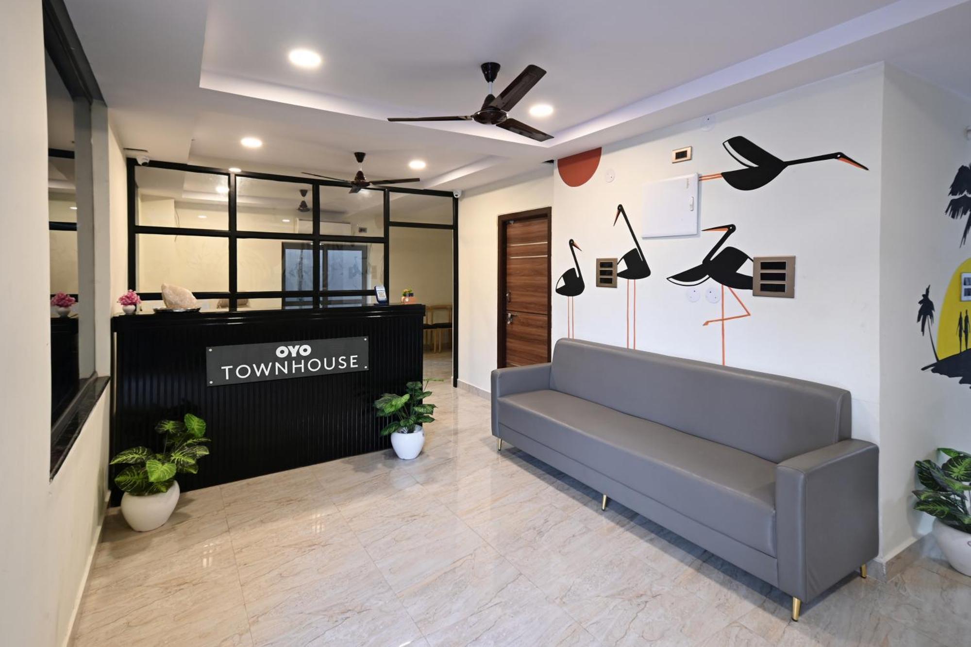 Super Townhouse De Alphabet Karmanghat Hyderabad Exterior photo